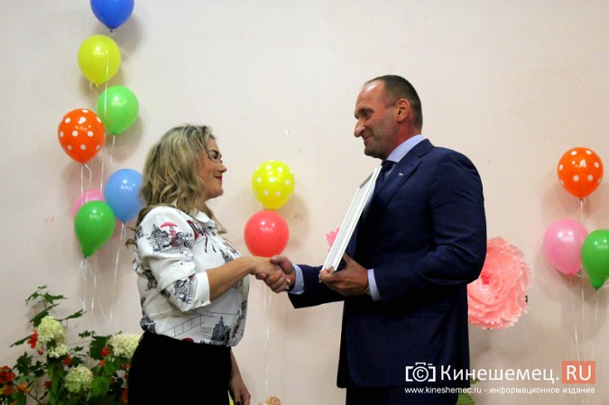 В Кинешме поздравили работников дошкольных учреждений фото 19