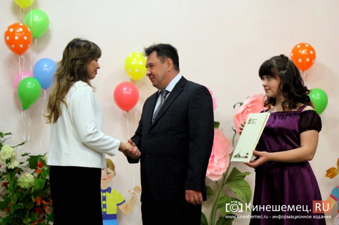 В Кинешме поздравили работников дошкольных учреждений фото 16