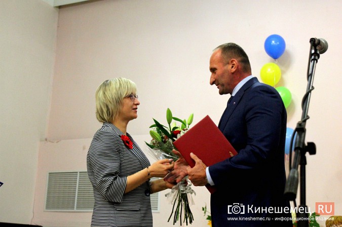 В Кинешме поздравили работников дошкольных учреждений фото 17