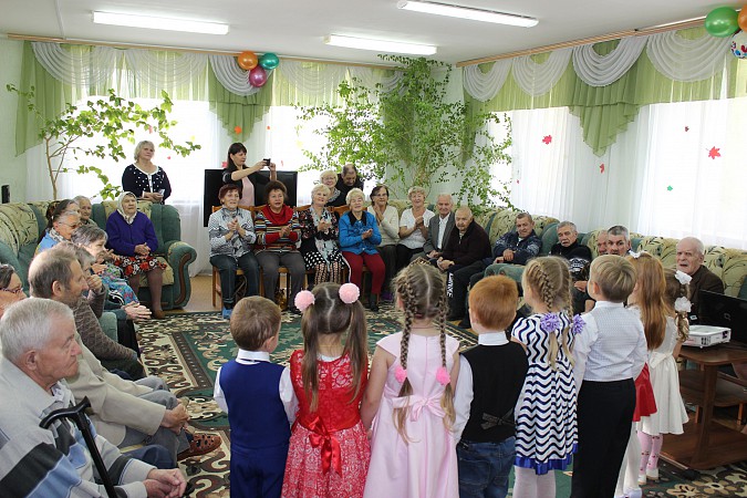 Мэрия Кинешмы порадовала пенсионеров сладостями фото 2