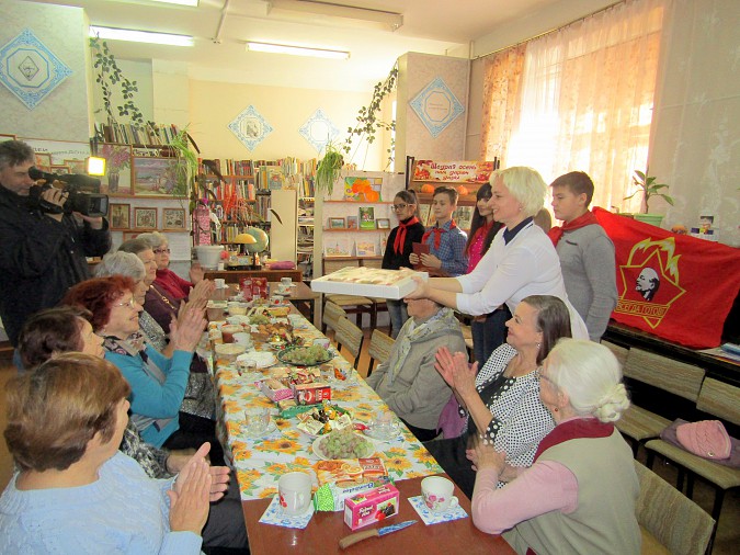 Пионеры Кинешмы поздравили ветеранов с Днем пожилого человека фото 4