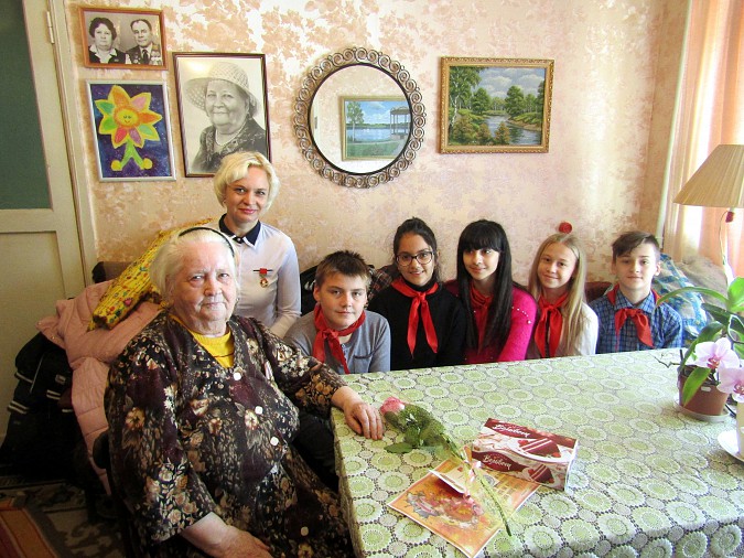 Пионеры Кинешмы поздравили ветеранов с Днем пожилого человека фото 3