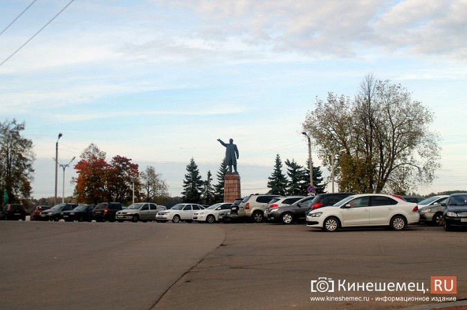 Стоянку машин у памятника Ленину запретят в ближайшие дни фото 2