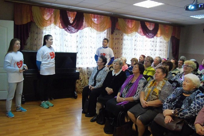 Студенты-медики из Иванова встретились с кинешемскими пенсионерами фото 2