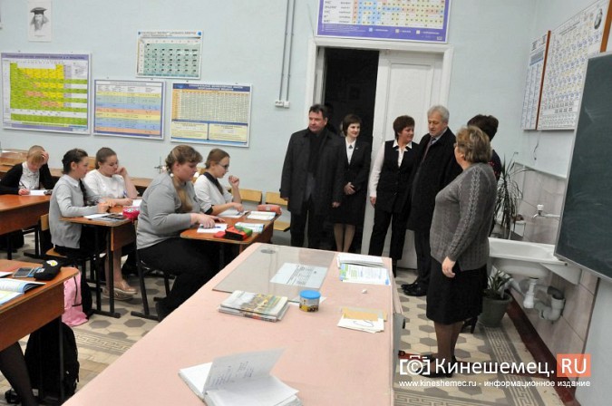 Юрий Смирнов высоко оценил ремонт в кинешемском лицее фото 5
