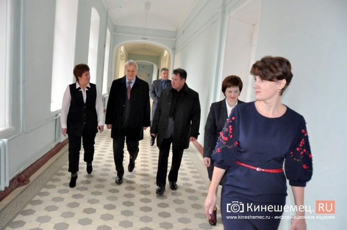 Юрий Смирнов высоко оценил ремонт в кинешемском лицее фото 4