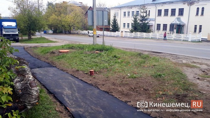 После публикации Кинешемец.RU власти отремонтировали тротуар у парка фото 6