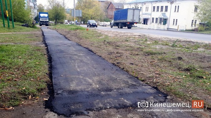 После публикации Кинешемец.RU власти отремонтировали тротуар у парка фото 2