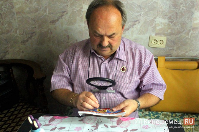 Отставной военный из Кинешмы взялся вышивать иконы бисером фото 2