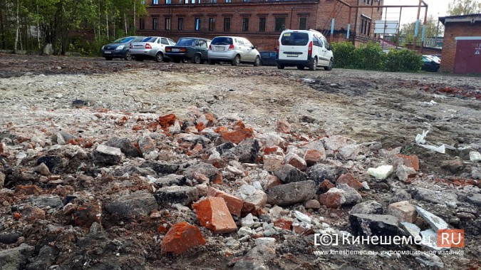 Кинешемцы не торопятся оставлять машины на новой парковке за медколледжем фото 2