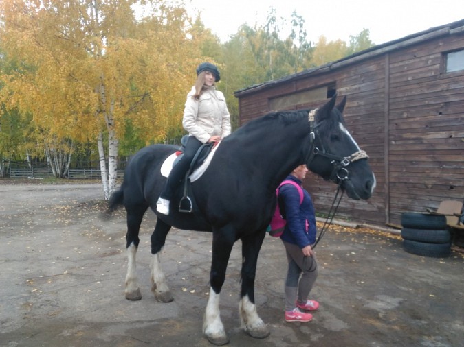 Школьники Кинешемского района прокатились верхом на лошадях фото 2