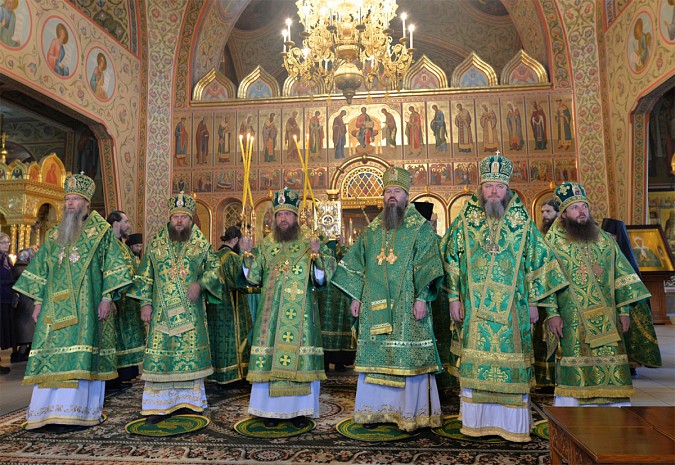 Кинешемский епископ Иларион сослужил святейшему Патриарху фото 2