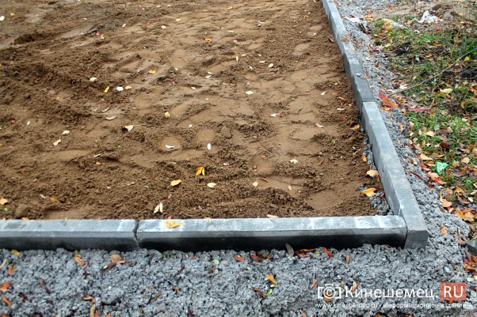 В микрорайоне «Автоагрегат» продолжаются работы по благоустройству досуговой площадки фото 17