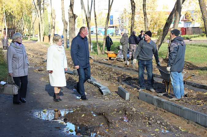 Михаил Батин и депутаты проконтролировали ремонт тротуара на Щорса фото 3