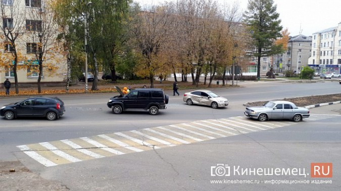 У входа в городской парк столкнулись «УАЗ» и «Хендай Солярис» фото 6