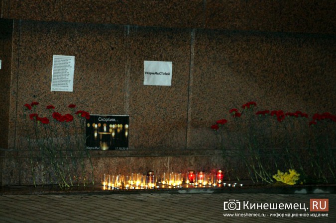 Кинешемцы несут свечи и цветы в память о жертвах трагедии в Керчи фото 3
