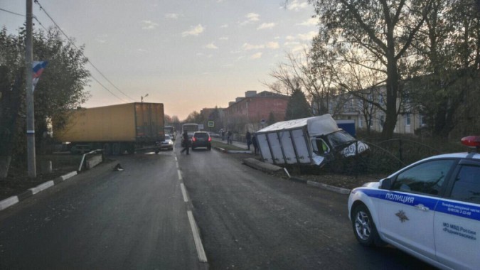Водитель грузовой «Газели» врезался в «Рено Магнум» в Родниках фото 2