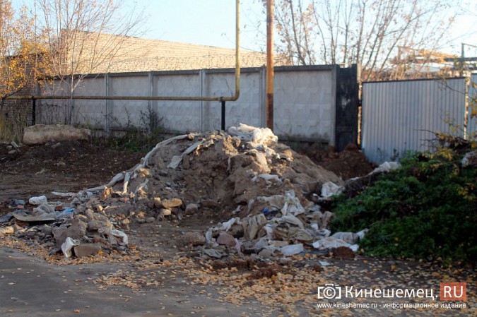 На улице Попова в «Сокольниках» появилась свалка строительного мусора фото 2