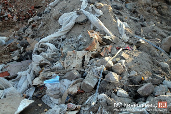 На улице Попова в «Сокольниках» появилась свалка строительного мусора фото 8