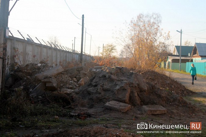 На улице Попова в «Сокольниках» появилась свалка строительного мусора фото 6