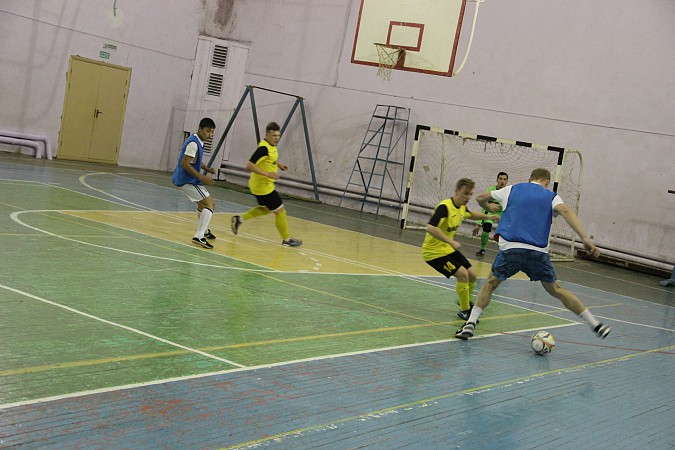 Лидерство «Газовика», разгром «Спартака» и пушка Маслова фото 8