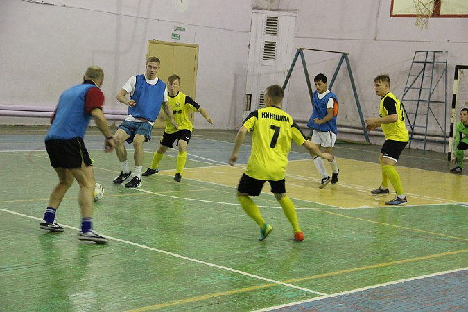 Лидерство «Газовика», разгром «Спартака» и пушка Маслова фото 3