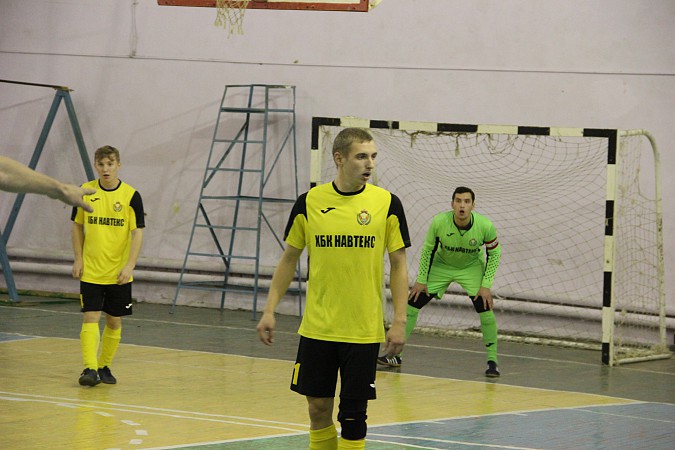 Лидерство «Газовика», разгром «Спартака» и пушка Маслова фото 9