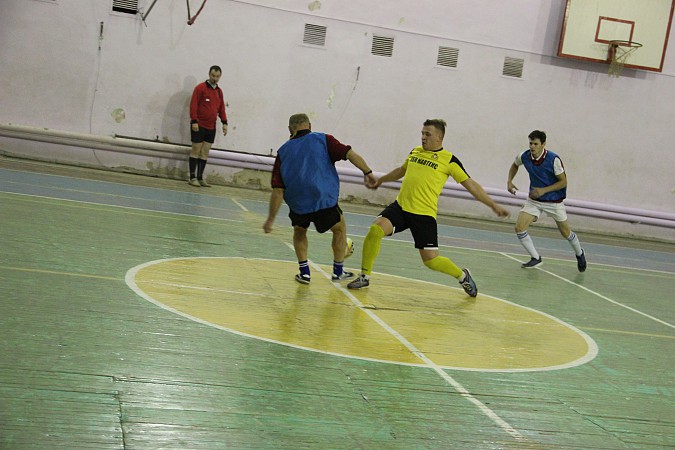 Лидерство «Газовика», разгром «Спартака» и пушка Маслова фото 5