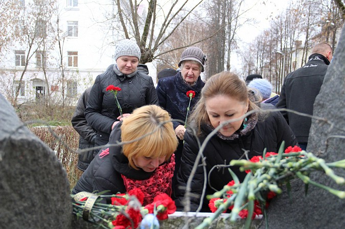 В Кинешме почтили жертв политических репрессий фото 16