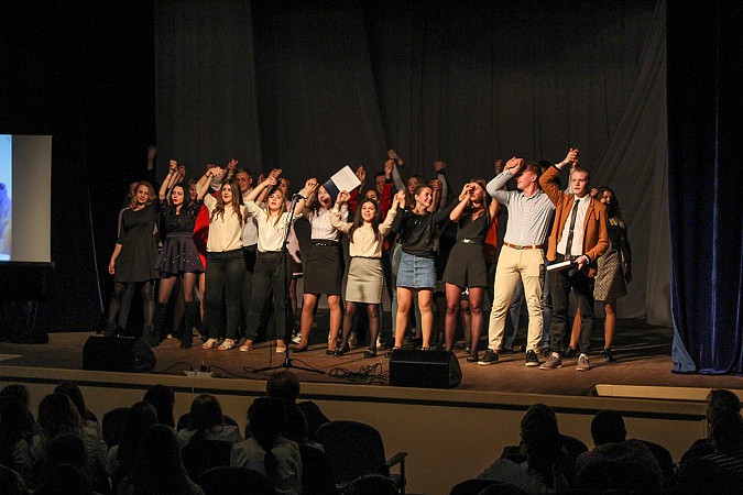 Первокурсников кинешемского медицинского колледжа посвятили в студенты фото 15