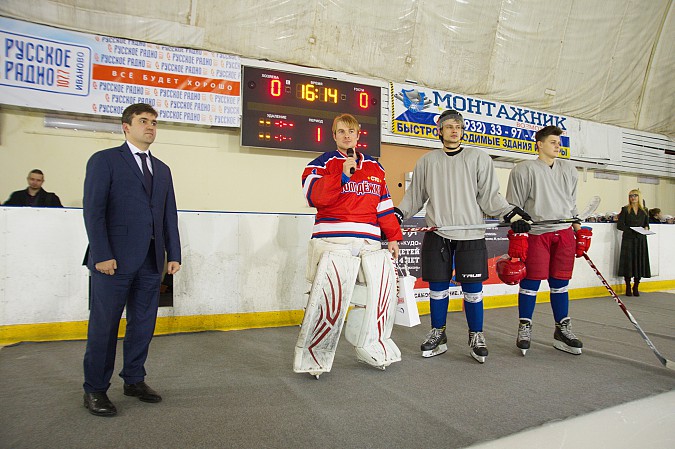 Станислав Воскресенский и актеры «Молодежки» встретились с юными хоккеистами фото 2