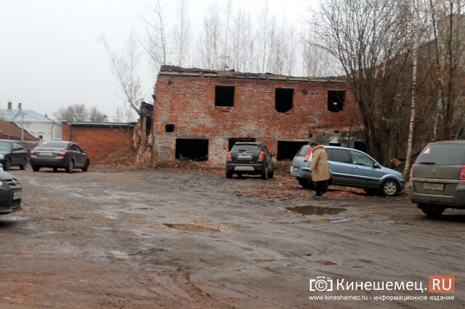 Власти Кинешмы поторопились зазывать на новую парковку в центре города фото 5