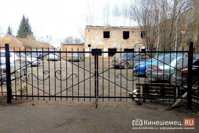 В Кинешме перекрыли проезд на парковку за медколледжем с улицы Фрунзе фото 3