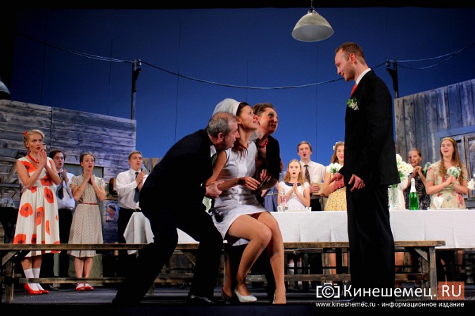 Театр из Санкт-Петербурга погрузил кинешемцев «В день свадьбы» фото 20