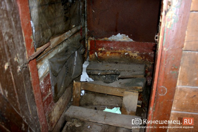 В центре Кинешмы растекаются фекалии из прохудившегося в доме туалета фото 9
