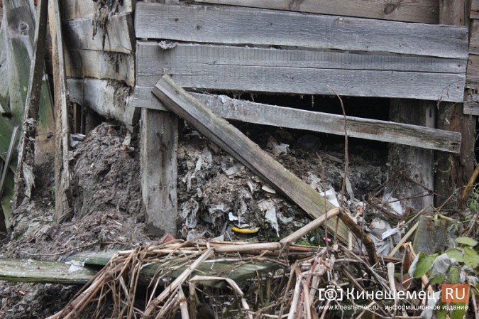В центре Кинешмы растекаются фекалии из прохудившегося в доме туалета фото 7