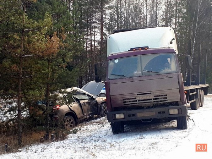 Жесткое столкновение на въезде в Кинешму: лесовоз смял иномарку фото 11