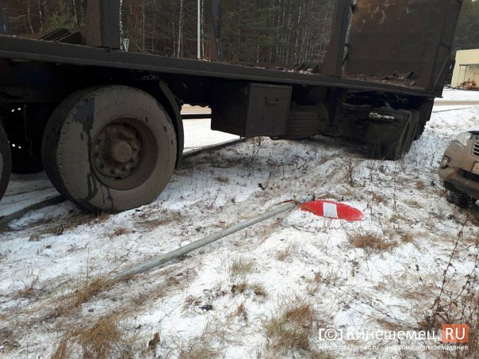 Жесткое столкновение на въезде в Кинешму: лесовоз смял иномарку фото 6