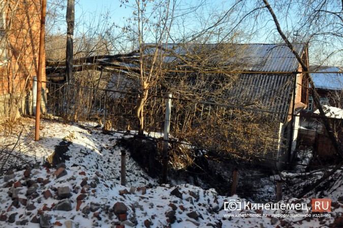 В Кинешме, несмотря на опасность, не спешат убрать упавшее на газопровод дерево фото 7