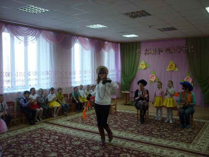 Детсадовцы Кинешмы нарядили мам по своему вкусу фото 2