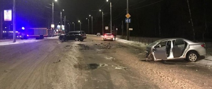 Жесткое ДТП в Иванове: «Тойоту» разнесло на две части фото 2