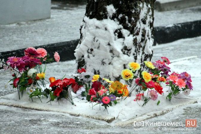В Кинешме возложили цветы к могиле неизвестного солдата фото 12