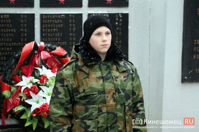 В Кинешме возложили цветы к могиле неизвестного солдата фото 30
