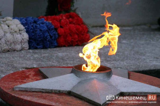 В Кинешме возложили цветы к могиле неизвестного солдата фото 23