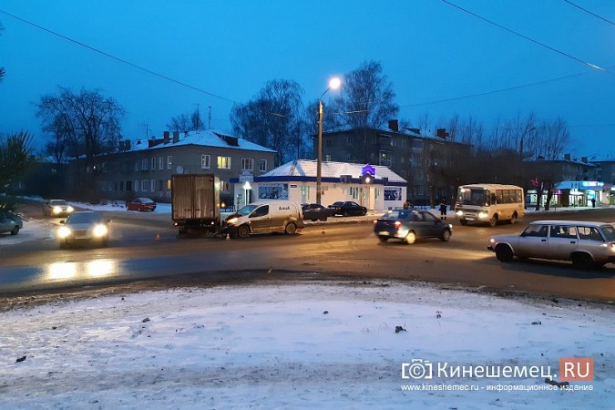 На перекрестке 50-летия Комсомола и Сеченова очередная авария фото 2