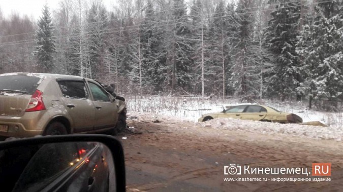 При столкновении иномарок на трассе Кинешма - Юрьевец есть пострадавшие фото 4