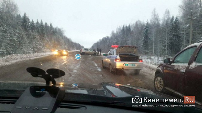 При столкновении иномарок на трассе Кинешма - Юрьевец есть пострадавшие фото 3