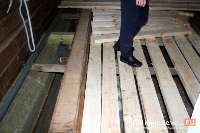 Чиновники уверяют, что разваливающийся дом в Пеньках не требует ремонта фото 8