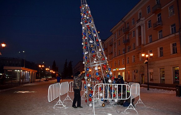 В Иванове по требованию жителей демонтировали новогоднюю елку фото 2