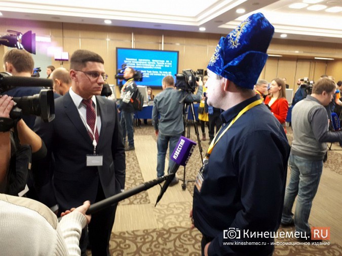 Как журналисты пытались получить слово на пресс-конференции Путина фото 14